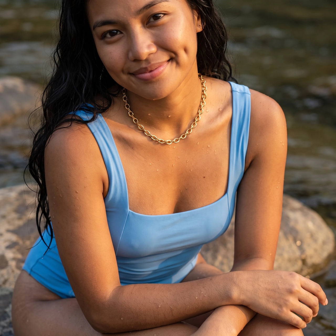 Gold chain necklace — worn in the water, waterproof, gold | SKU: lachaine