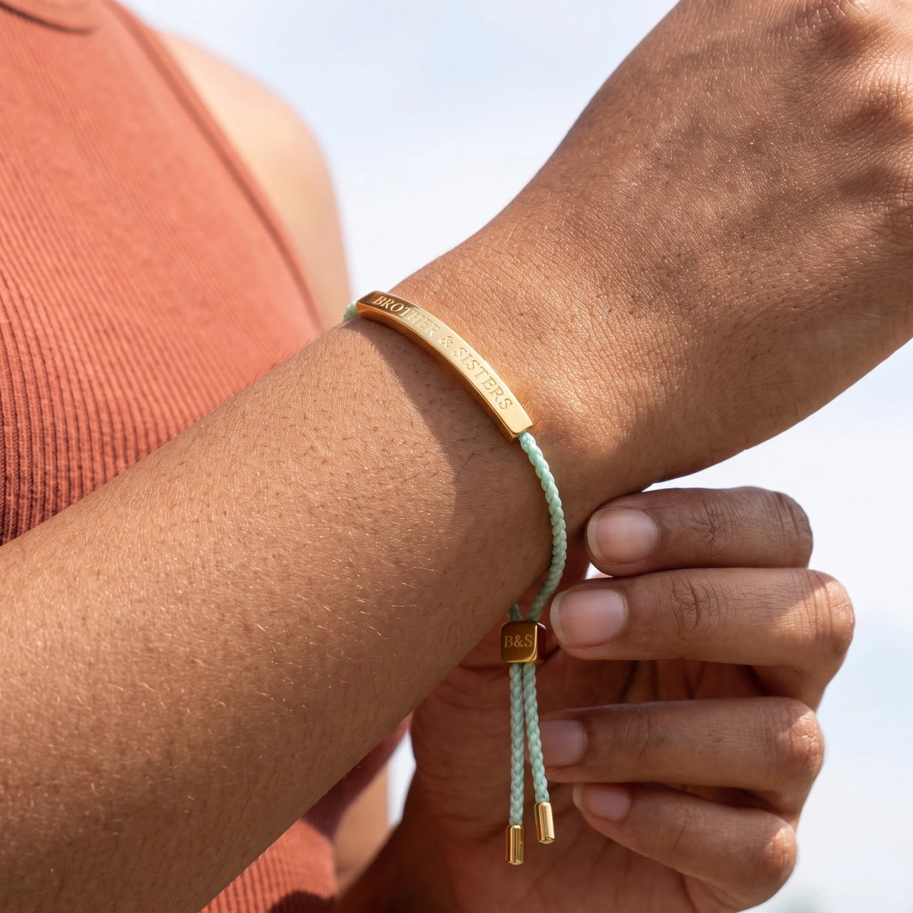 Cord bracelet — close-up of the details, gold | SKU: lamenthe-g