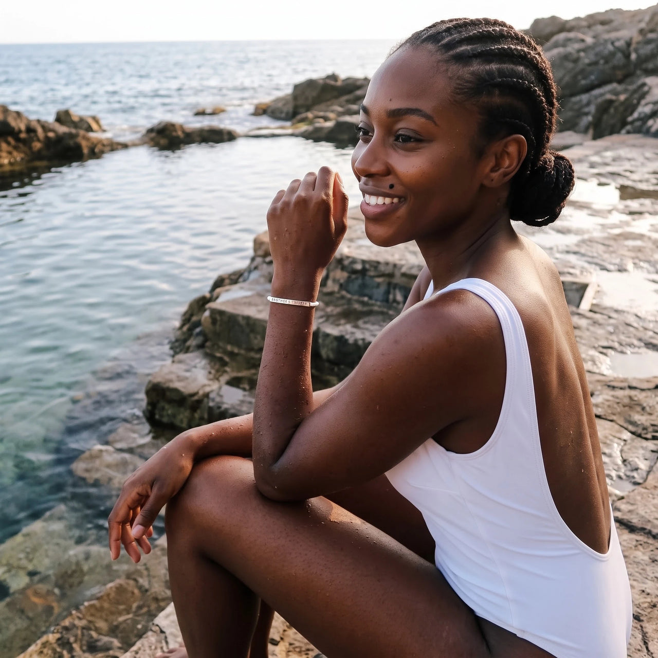 White string bracelet — worn in the water, waterproof, silver | SKU: laperle-wg