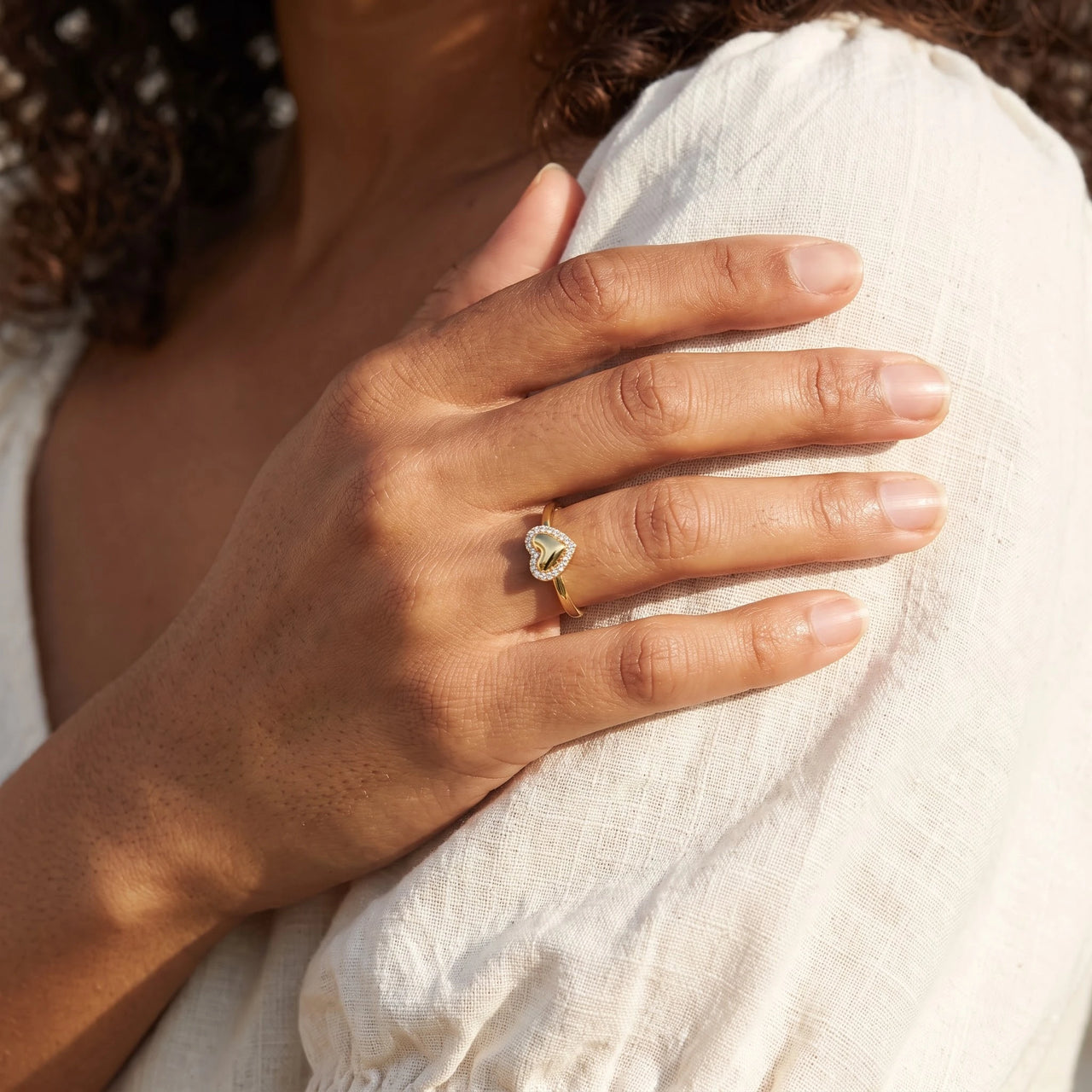 Gold heart ring — close-up of the details, gold | SKU: lecoeur
