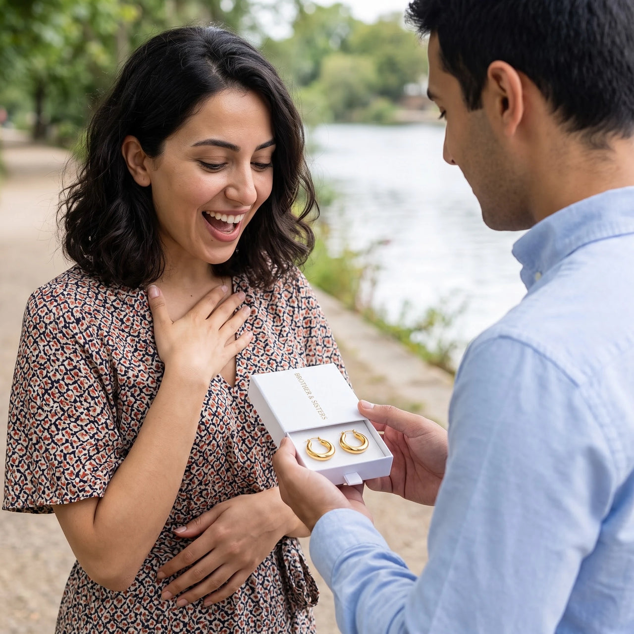 Waterproof earrings — offered as a gift, gold | SKU: lesbrillantes