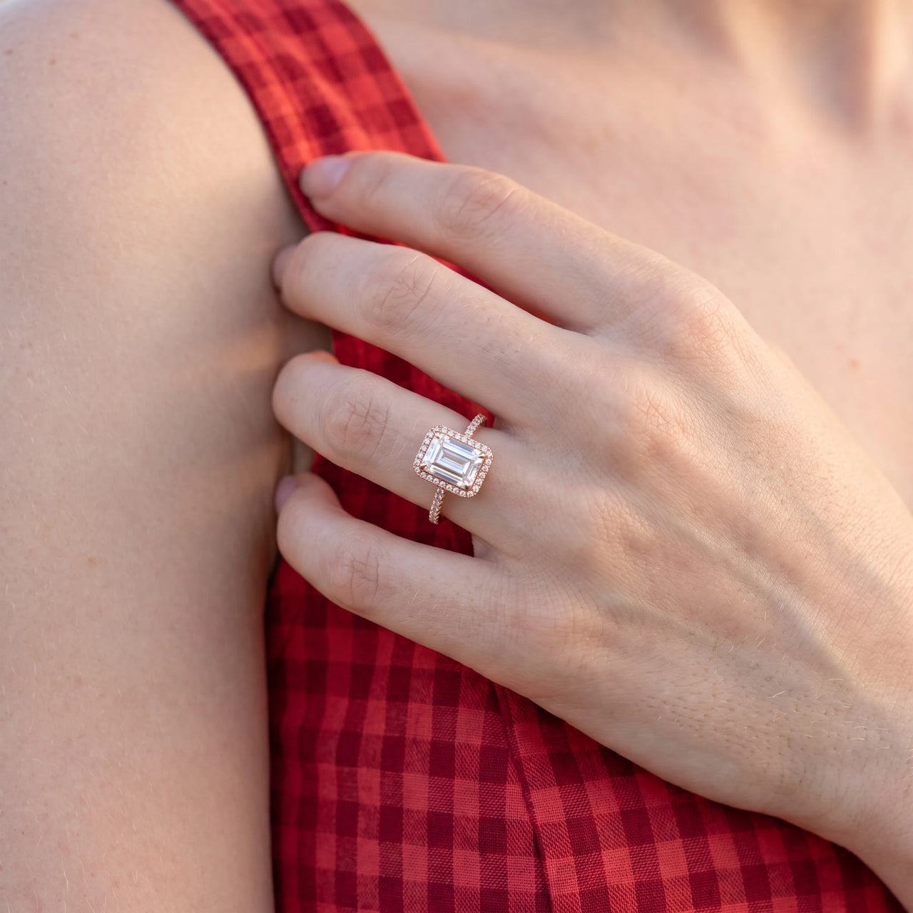 Rectangle engagement ring — close-up of the details, rose gold | SKU: 1969566-4-5-rose-gold