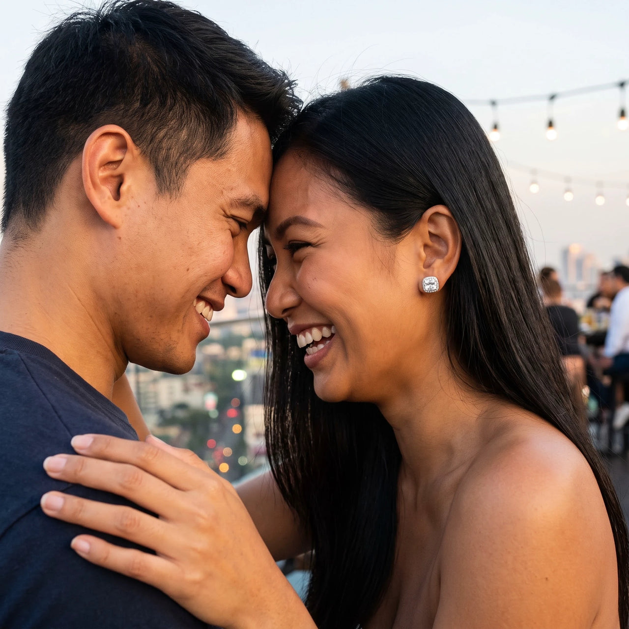 A couple on a date, she wears the silver ring | SKU: 505185-white