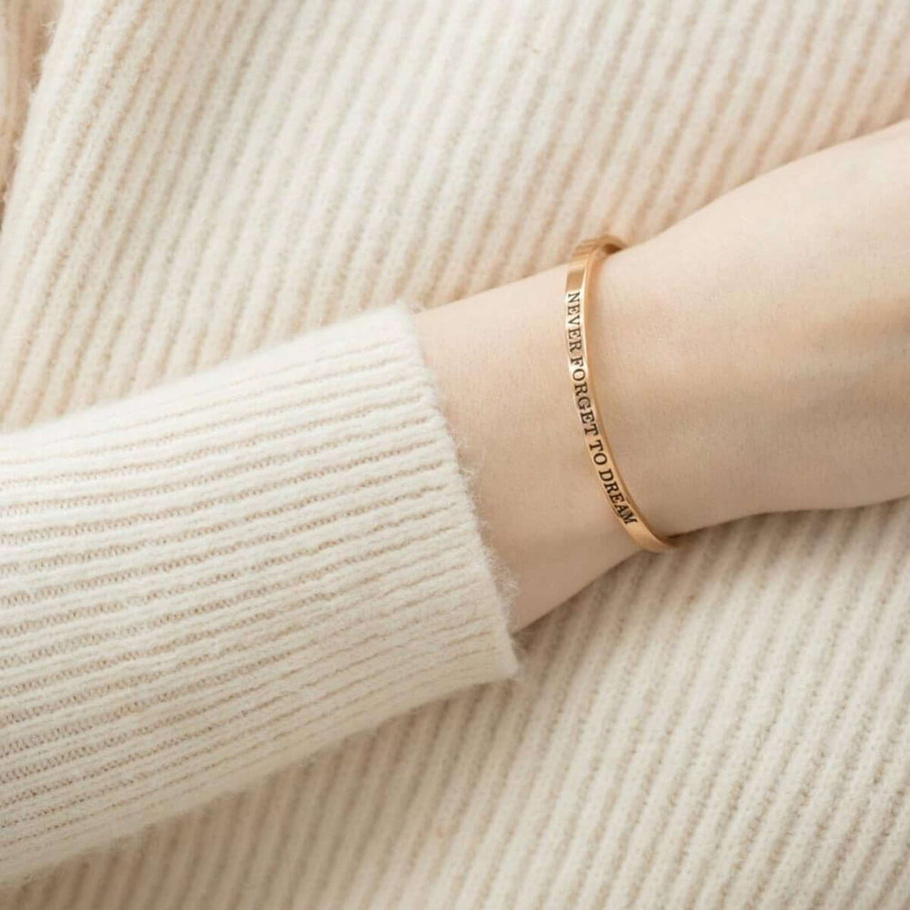 Never Forget To Dream - Quote Bracelet - Women's Bracelet - Mantra Bracelet Brother & Sisters
